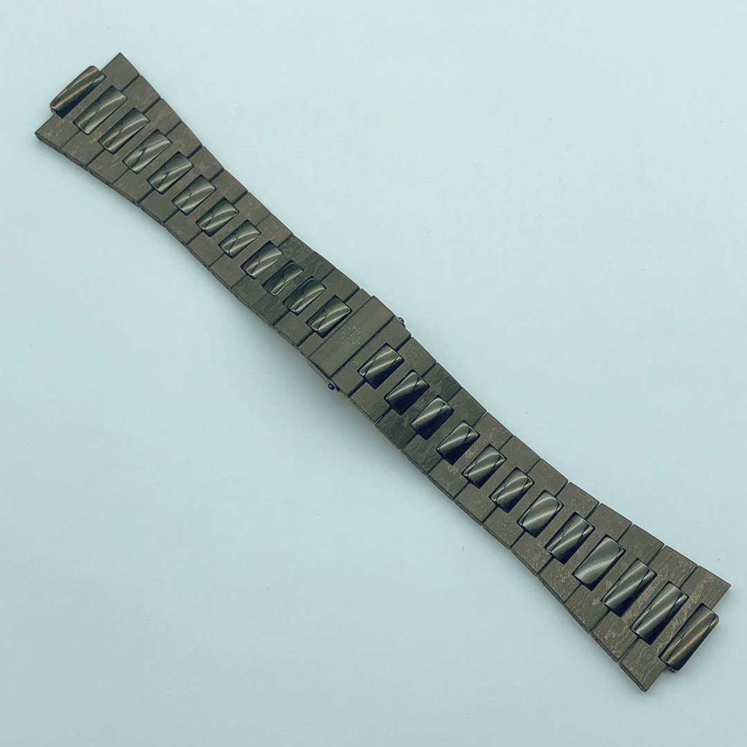 DRohjk's tweet photo. Patek Philippe 5711 Bracelet.
Make Of Black Carbon.

#pp #patek #patekphilippe #patekphilippenautilus #nautilus #aftermarket #mensweardaily #styleinspiration #styleformen #style #essentials #dailywatch #watchesofinstagram #lovewatches #watchcollector #watchlover #dream https://t.co/yLvjlyglEZ