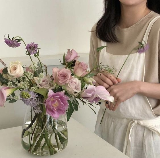 etherealdior's tweet photo. flowers are instant mood boosters https://t.co/Y3WHRCjEic