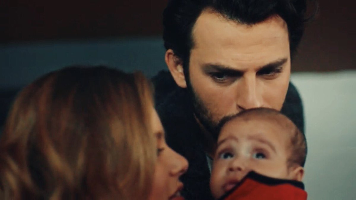 cevhergelini's tweet photo. completely 😏 • #HayatŞarkısı https://t.co/FaCH9O0XgA