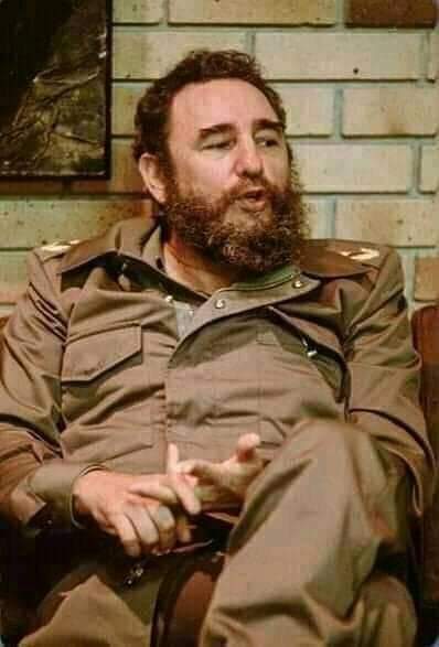 DMSaludMatanzas's tweet photo. #FidelViveEntreNosotros"(...) Pero cuando viene el socialismo y dice: todo esto es del pueblo, entonces todo lo que se hace es en beneficio del pueblo. Esa es la gran diferencia entre el socialismo y el capitalismo.
#CubaPorLaPaz 
@WongCorrales 
@SuselyMorfaG 
@BYunisexky https://t.co/xeENOJ4O78