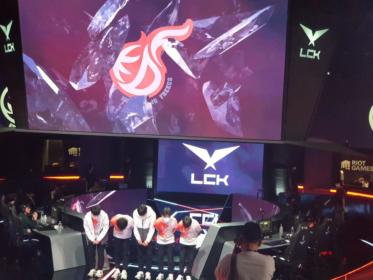 _aileenfox's tweet photo. 하나 두울 셋!
광동 화이팅!!! 👊

#KDFWIN
#GOKDF
#KWANGDONGFREECS
#GOFREECS
#LOLPark
#LCK

#AFREECAFREECS
#AFWIN 
. https://t.co/bMEjrNXY5a