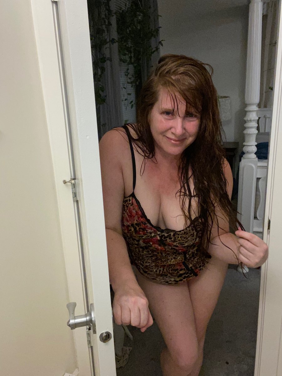 MissRedRules's tweet image. Who wants to tuck me in?😈 
Goodnight guys! Time to enjoy some ME time! 😻