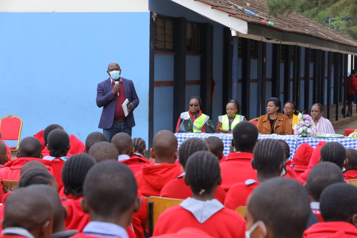 vivoenergykenya's tweet photo. Our Look Out! Tuvuke Salama campaign which seeks to promote road safety around learning institutions visited Milimani Primary School in Nairobi. It was the ideal location to rollout phase 2 to ensure pupils become more knowledgeable and alert while on the road. #TuvukeSalama https://t.co/oycsYICOfP