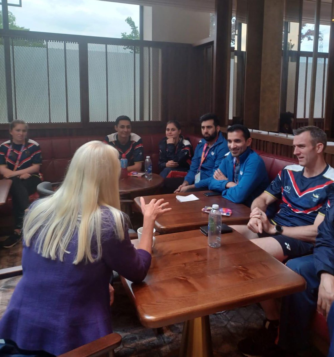 amandamilling's tweet photo. 🏅Good luck to 🇬🇧 #OverseasTerritories competing in @birminghamcg22
It was great to wish 🇫🇰 #Falklands team good luck
2022 marks 40 years since the #FalklandIslands first CWG appearance – this year the 16 🇫🇰players will be competing in:
🎳
🚴♀️
🏓
🏸
#LookingForwardat40 https://t.co/V3o34f7kUv