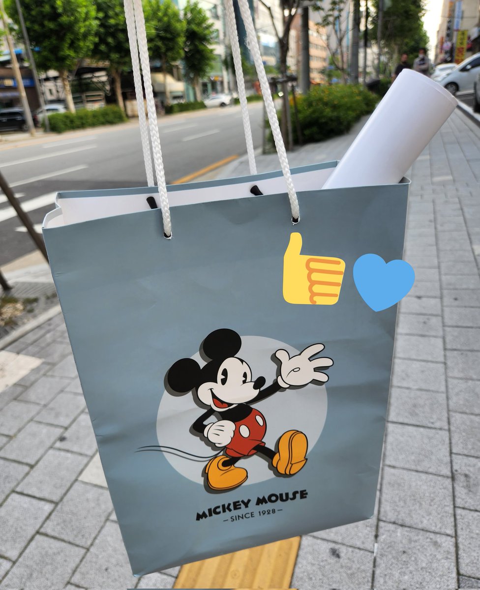 💛팬스페이스

액자도 굿즈도 예뻐서 꼭 가고싶었던 팬스페이스! 주말엔 시간이 안났지만 굿즈를 포기할 수 없었던 저..대리 럭드까지 부탁했답니다☺️ (<a href="/RSOF_0607/">❄️❄️🧊람🐿³🧊❄️❄️</a> 땡큐💗) 액자 나눔까지 해주셔서 트친분들과 더 좋은 시간 보낼 수 있었어요! 멋진 이벤트 열어주셔서 감사합니다🙇🏻‍♀️💜

#Rapton_LEEDO