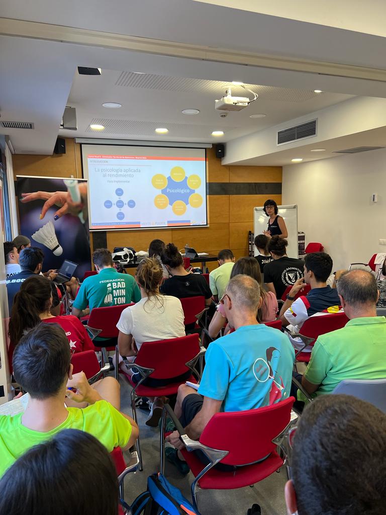 ‼ En el #CARMadrid se lleva a cabo la última jornada del bloque específico del Curso de Entrenador Nivel 2

🧠🔛🏸 Workshop sobre psicología deportiva con María Martínez <a href="/mariapsicodport/">Maria Martinez - Mente Fuerte</a>.

➕ cutt.ly/wLmGefz