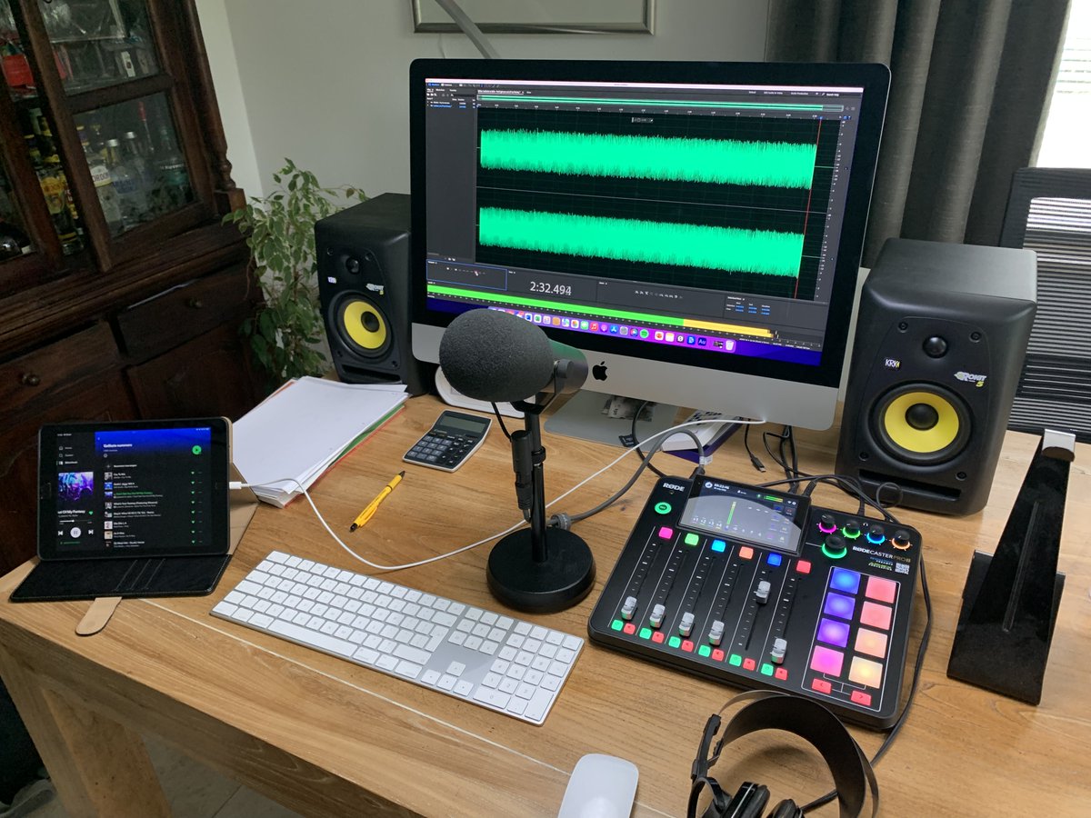 DifferentHits's tweet photo. Rode RODECaster Pro II werkt prima als audio-workstation. Weer wat montages op Soundcloud gezet. https://t.co/6tQ0Dxet7f