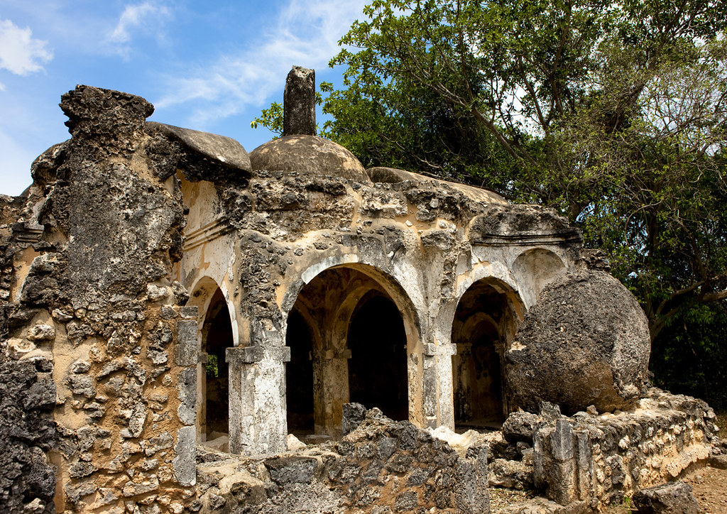 jairosadventur1's tweet photo. Today is friday let's learn this short history
The Great Mosque of Kilwa is the earliest remaining mosque structure on the East African coast, in Lindi Tanzania.The Great Mosque of Kilwa as one of the first mosques built without a courtyard.
#historyofkilwa #oldmosque #fridaystor https://t.co/sts2mJf5nX