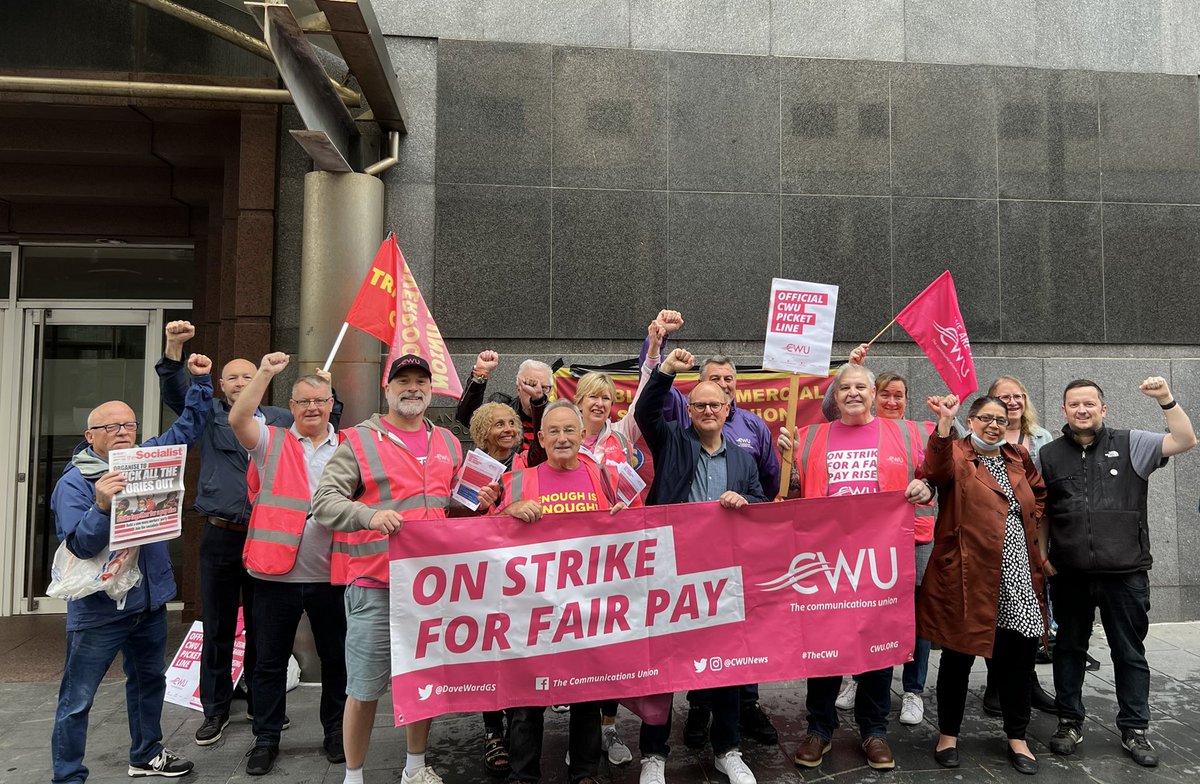 Early start this morning standing in solidarity with BT and Openreach workers in Liverpool and across the country ✊