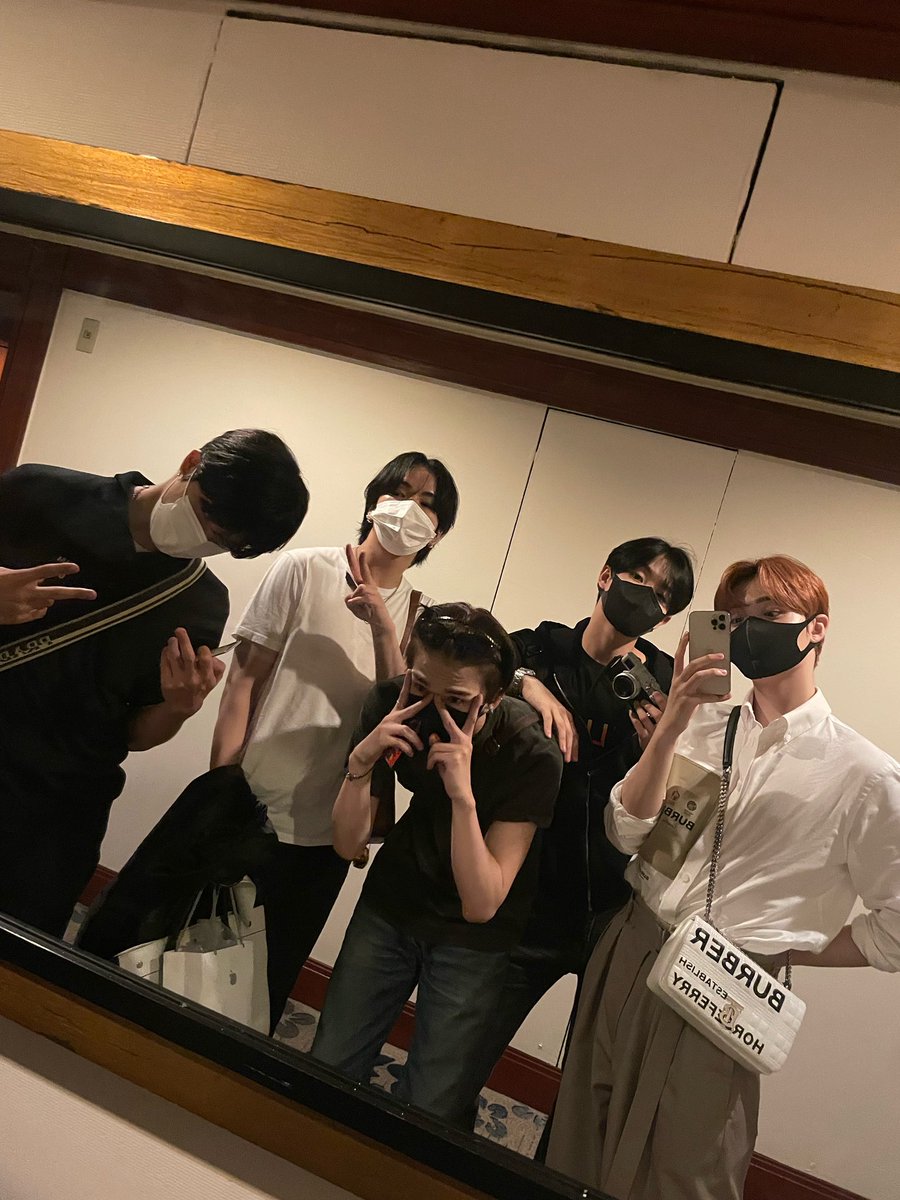 dkphile's tweet image. jeongwoo ngapain deh