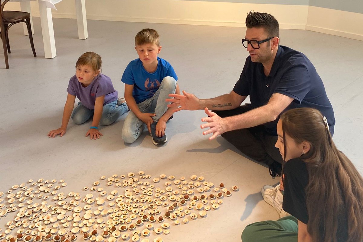 twittert officieel dat er zowel 'op zolder' als op de begane grond genoeg te doen is voor jeugd en jongeren in @vanBommelvanDam #cultuurinvenlo #talentontwikkeling  #kunsteducatie  vanbommelvandam.nl/agenda/kunst-o…