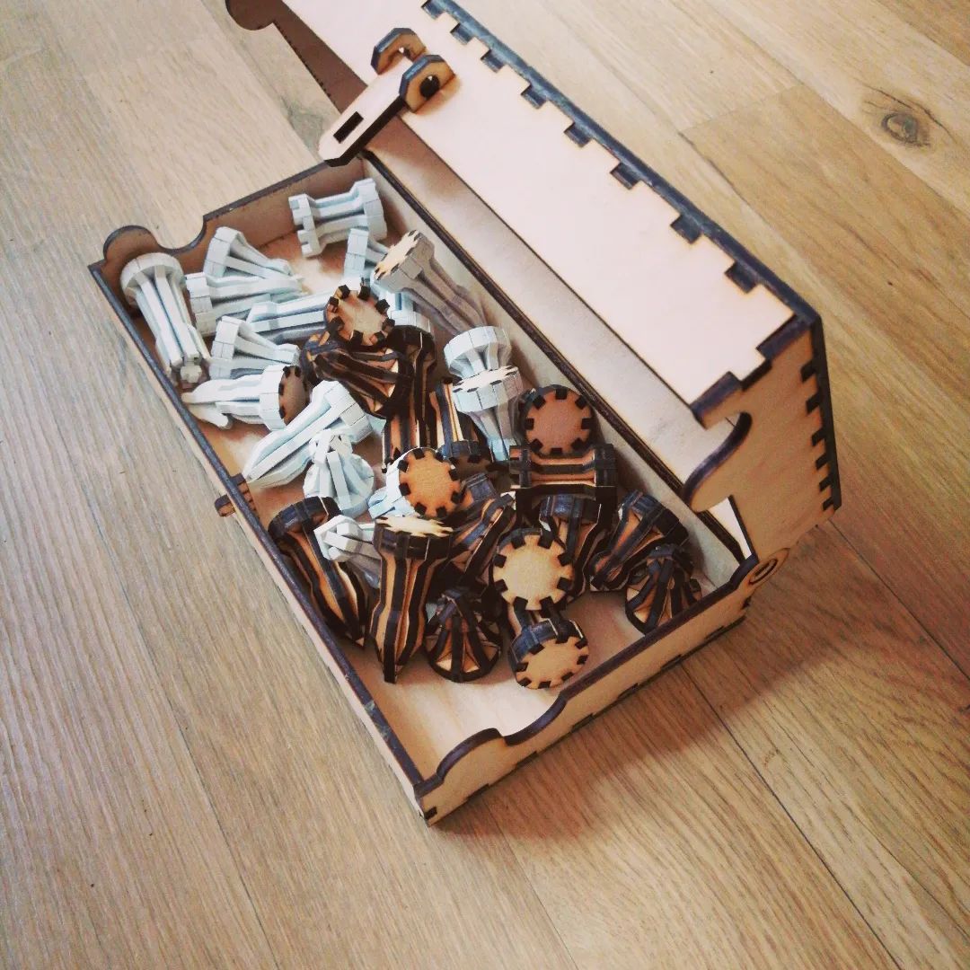 snapmaker's tweet image. #SnapmakerShowcase
Our user lennart_lamoller made his diy chessgame on Snapamker 2.0 A350 with 10W Laser Moduel.

The pieces are assembled and the chess box is a chessboard, beautifully designed.

#snapmaker2 #chessgame #10wlasermodule #lasercutting #laserengraving