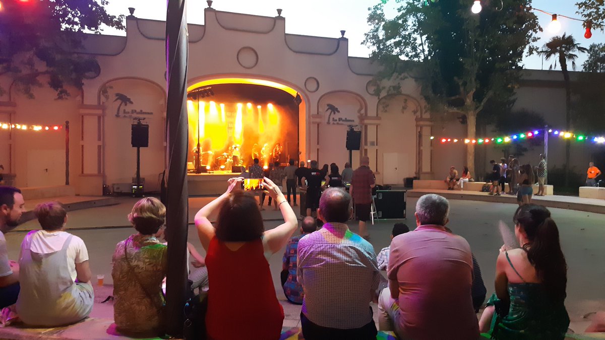 oscarsubirats's tweet photo. Ahir, últim concert del cicle #FilMusical. Actuació de Volcano Spring. Posem punt i final al Fil de 2022: bona música i públics variats d'edats joves. Objectiu aconseguit. Pensant amb l'edició de l'any que ve.
#serjoveareus #PlanetEstiu #PlanetReus https://t.co/vEE994Suwo