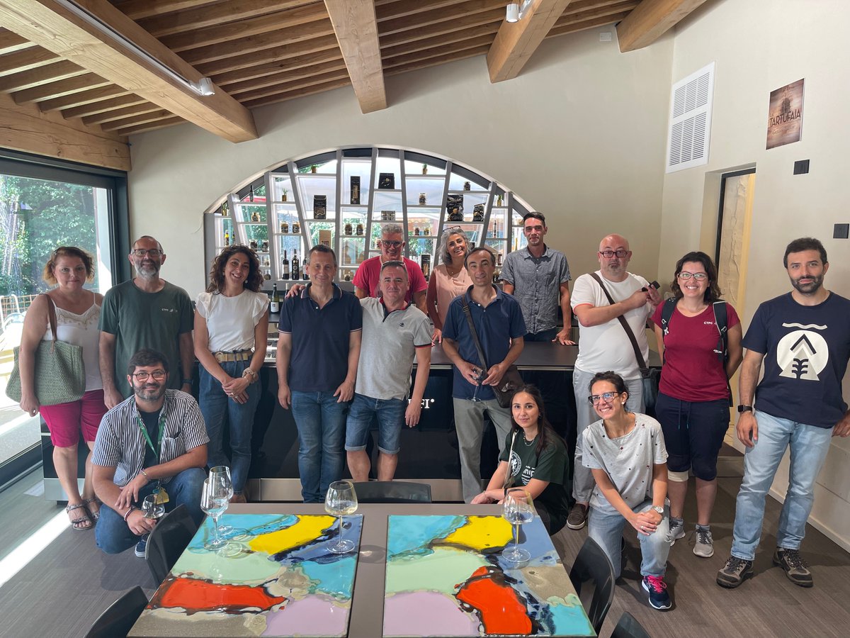 IntactProgetto's tweet image. On the 28th of July the #INTACTproject organised a field and farm visit at @giuliantartufi with Prof. Pablo Podadera (@InfoUMA), Dr Juan Martinez de Aragon, Rita Henriquez (@ctforestal), and people from @UniperugiaNews, @CIAUmbria, @CNRsocial_, and Comune di Pietralunga.