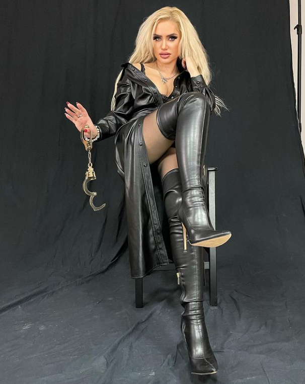 Model_Media_UK's tweet photo. Katarina Bendikova Internationally Published Fashion Model

Video
https://t.co/G8GZZMTB9Y

#positivevibeonly #beautifulsavage #fashionmodeleditorial #blondebeauties #leatherqueen #femmesensuelle #overthekneeboots #thighhighboots #blackleatheroutfit #legsandheels #highheelslover https://t.co/l5naP4XfPS