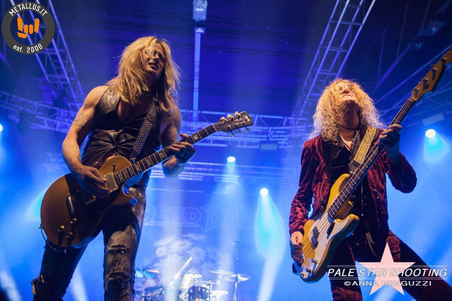 metallus_it's tweet photo. The Dead Daisies: Live Report e foto della data di Milano! https://t.co/lpcGEQBcDa #TheDeadDaisies @FabriqueMilano @TheDeadDaisies @Douglas_Aldrich @glenn_hughes @BrianTichy #DavidLowy #Sandness https://t.co/XL3TPu6DNR