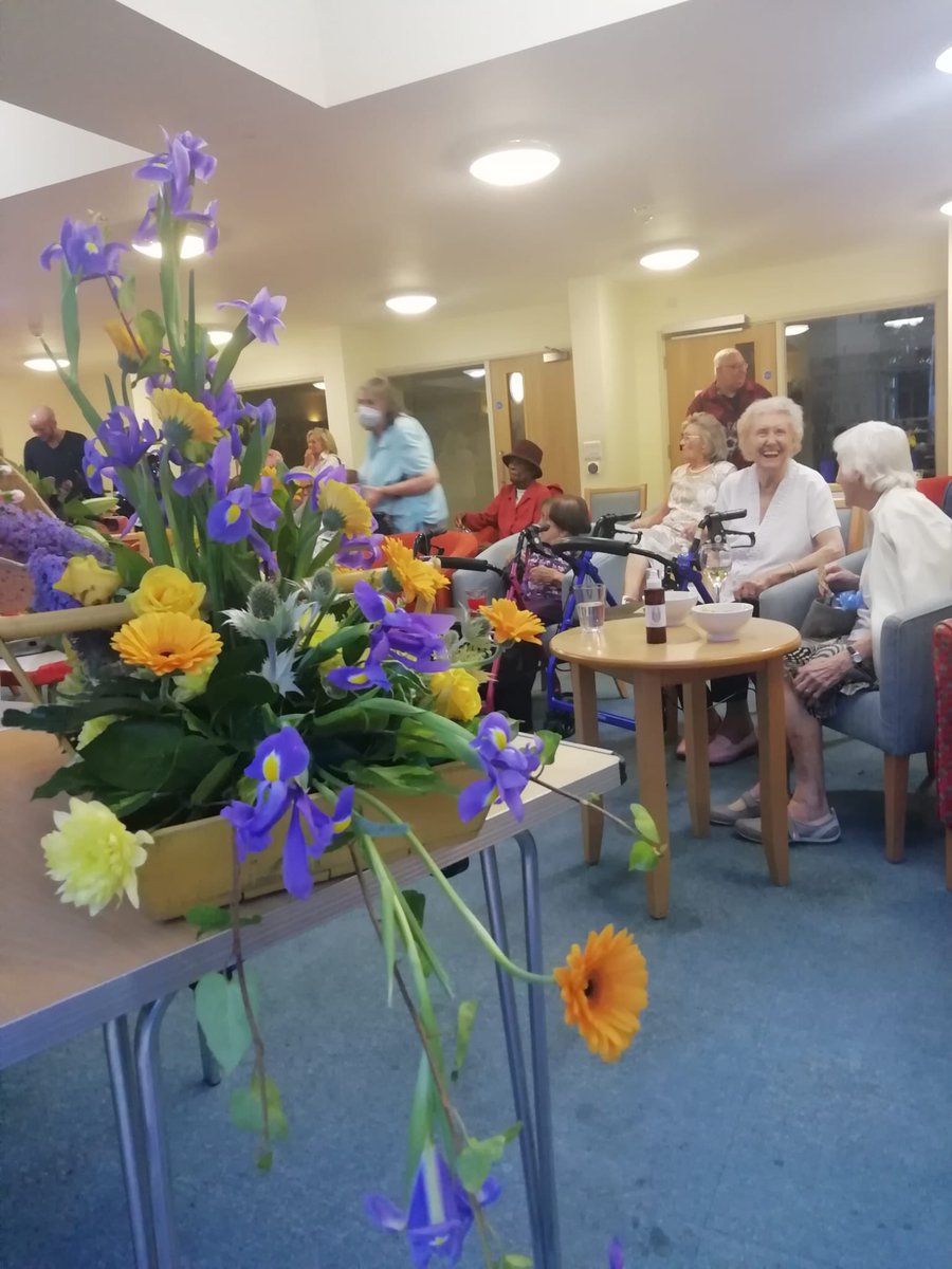 Victoria Hill (@vixphill) on Twitter photo Fun evening with friends and neighbours of <a href="/HamUnited/">Hammersmith United Charities</a> yesterday. We're all expert flower arrangers now! Fun evening with friends and neighbours of <a href="/HamUnited/">Hammersmith United Charities</a> yesterday. We're all expert flower arrangers now!