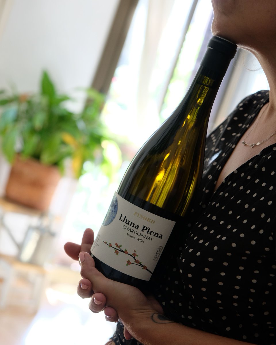pinordwinery (@pinordwinery) on Twitter photo 🍇 El Penedès és una terra màgica amb un clima únic. Més enllà de les varietats tradicionals, hi ha raïms que troben un terroir en el que donar el millor de si mateixos. El nostre Chardonnay és un d'ells i el resultat es diu Lluna Plena.
🥇 Or - Premis <a href="/Tastavins1965/">Tastavins Penedès</a> 🍇 El Penedès és una terra màgica amb un clima únic. Més enllà de les varietats tradicionals, hi ha raïms que troben un terroir en el que donar el millor de si mateixos. El nostre Chardonnay és un d'ells i el resultat es diu Lluna Plena.
🥇 Or - Premis <a href="/Tastavins1965/">Tastavins Penedès</a>