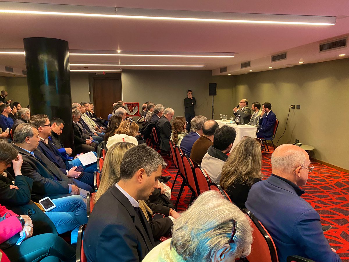 Uno de los pilares, una de las bases de la República, es la Justicia independiente. En ese sentido, el Consejo de la Magistratura es una herramienta muy importante que requiere equilibrios. Desde ya, son muy significativas tus ideas y propuestas, <a href="/MPiedecasas/">Miguel Piedecasas</a>.