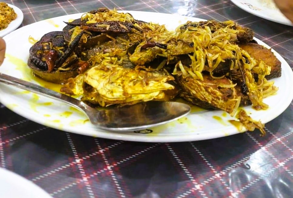 AnniElijah's tweet photo. Fride Hilsa🥰 How delicious it looks! #fridefood #hilsa #deliciousfood https://t.co/O9QYcr1rsn