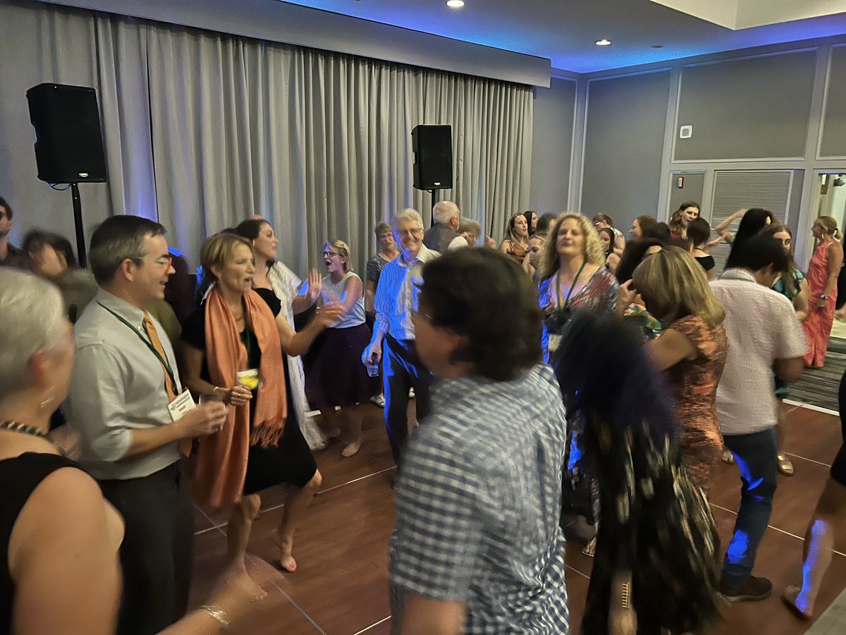 The Wildlife Disease Association is as much about the science as about the people. The banquet was a testament to the love and respect that members have for each other and how great a family this association is 🥰#WDA2022 #Ewda