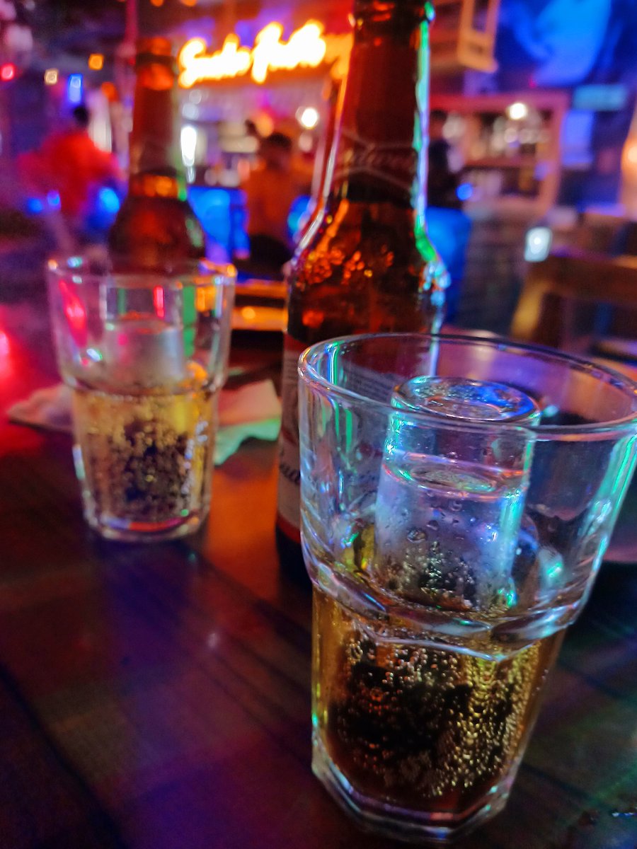 bronz_O_Genius's tweet photo. Friday is my second favorite F word....
Food is my first...😜😂
#fridaynightfunkin
#friendsouting
#cheers
#weekendvibes https://t.co/kFJqdfW8Kp