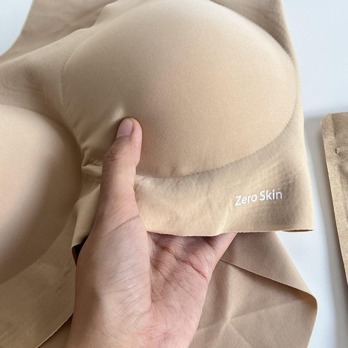 itfeelstory's tweet image. ชั้นในอันนี้ใส่สบายมากกก😭✨ ไม่ไหวแล้ว ปกติชอบโนบราเพราะขี้รำคาญ แต่บราไร้โครงรุ่นนี้คือใส่นอนได้เลยอะ มันนุ่ม สบาย ไม่อึดอัดเลยสักนิด กางเกงชั้นในก็ไร้ขอบ เนียนมาก เหมือนไม่ได้ใส่เลย ชอบแบบมากๆๆ เป็นชั้นในที่ใส่สบายที่สุดแล้วจริงๆ a must* ลงทุนเถอะ