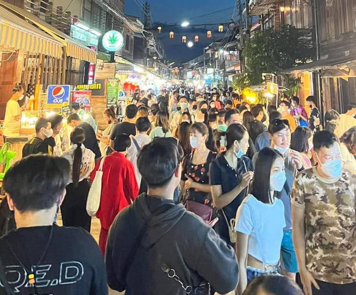 ChomSomchai's tweet photo. วันหยุดยาว 4 วัน เมืองเลย - เชียงคาน ค��กคัก ไปด้วยนักท่องเที่ยว #อีสานเขียวเที่ยวหน้าฝน @AmazingThailand @TNAMCOT @tri333 @fm91trafficpro https://t.co/h5BIOyQh5r