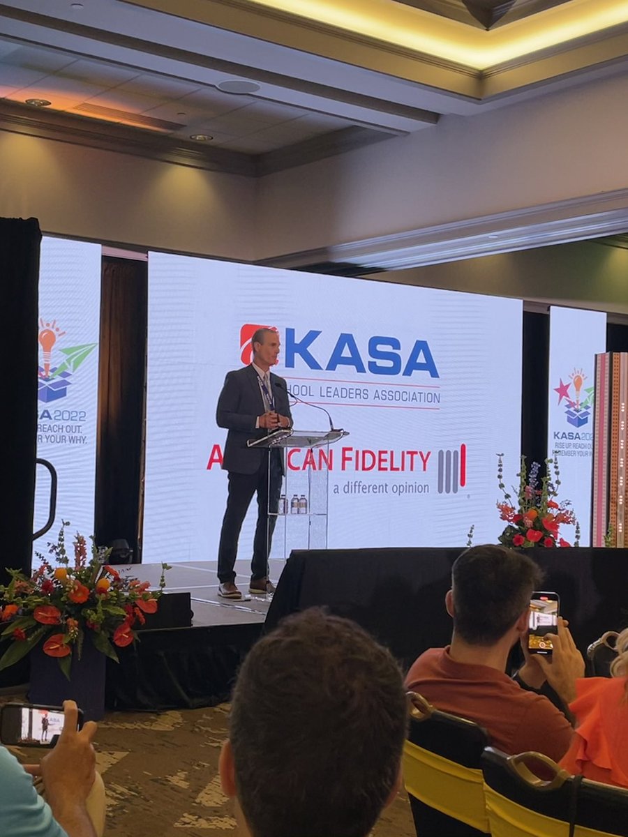 KASA Superintendent of the Year- congratulations to Warren Co Public School’s own Rob Clayton.  <a href="/WarrenCoSchools/">Warren Co Schools</a> <a href="/RobClayton10/">Rob Clayton</a>
