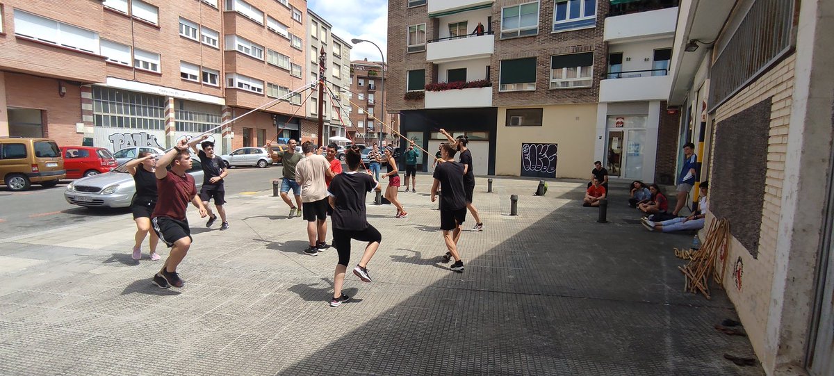 Igandean (Nafarrak izanik ere), Sestaoko San Inazio festetan dantzan izanen gara <a href="/euskolorak/">Eusko Lorak</a>-eko lagunek gonbidatuta. Eguerdiko 12:30etatik aitzina, plazer baduzue!