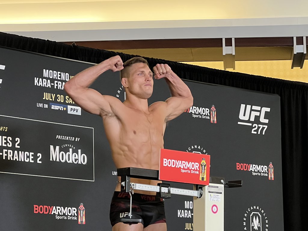 RT @MMAJunkie: #UFC277 weigh-in results:

@DrewDober - (155.5)

Full results: https://t.co/AB0F0zVAmb https://t.co/ZvhCZedEmn