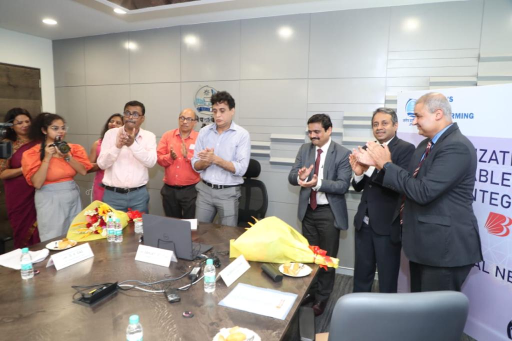 bankofbaroda's tweet photo. (1/3)
#BankofBaroda launched #DigiNext, a Cash Management Services for enabling digitisation of @JNPort accounts payables, receivables and liquidity management.
#BOBTurns115 #TechSeDilTak #AzadiKaAmritMahotsav @AmritMahotsav https://t.co/AGtKFzIA4L