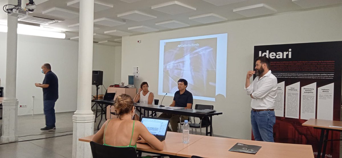 Avui hem estat a la roda de premsa del <a href="/CollectiuRonda/">Col·lectiu Ronda</a> on han explicat la sentència del 1er company de #metroBCN mort per exposició a l'amiant al seu lloc de feina habitual.
Aquesta és la 1a sentència que determina que a #metroBCN hi ha hagut, i encara hi ha, exposició a l'amiant