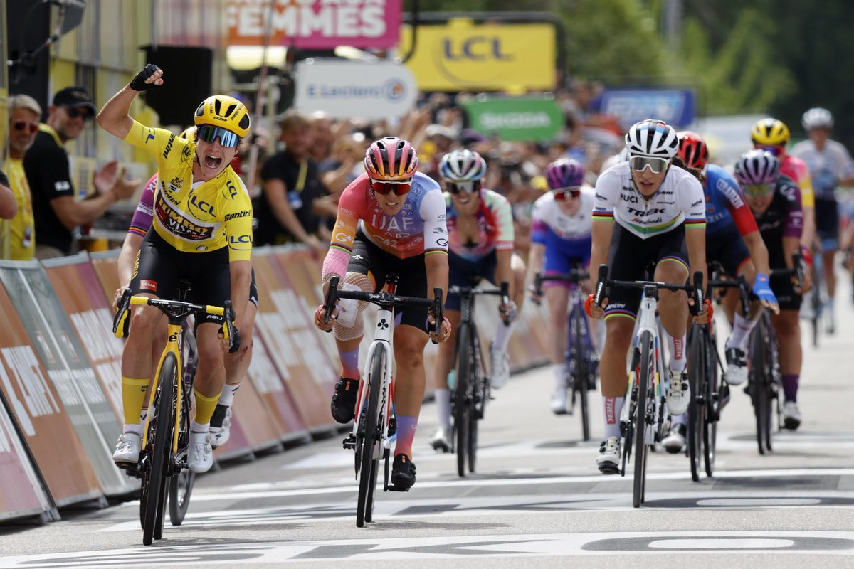 🇫🇷 #TDFF 

<a href="/marianne_vos/">Marianne Vos</a> is the first rider to win a stage in <a href="/LeTourFemmes/">Le Tour de France Femmes avec Zwift</a> in the yellow jersey. Historymaker 🤩