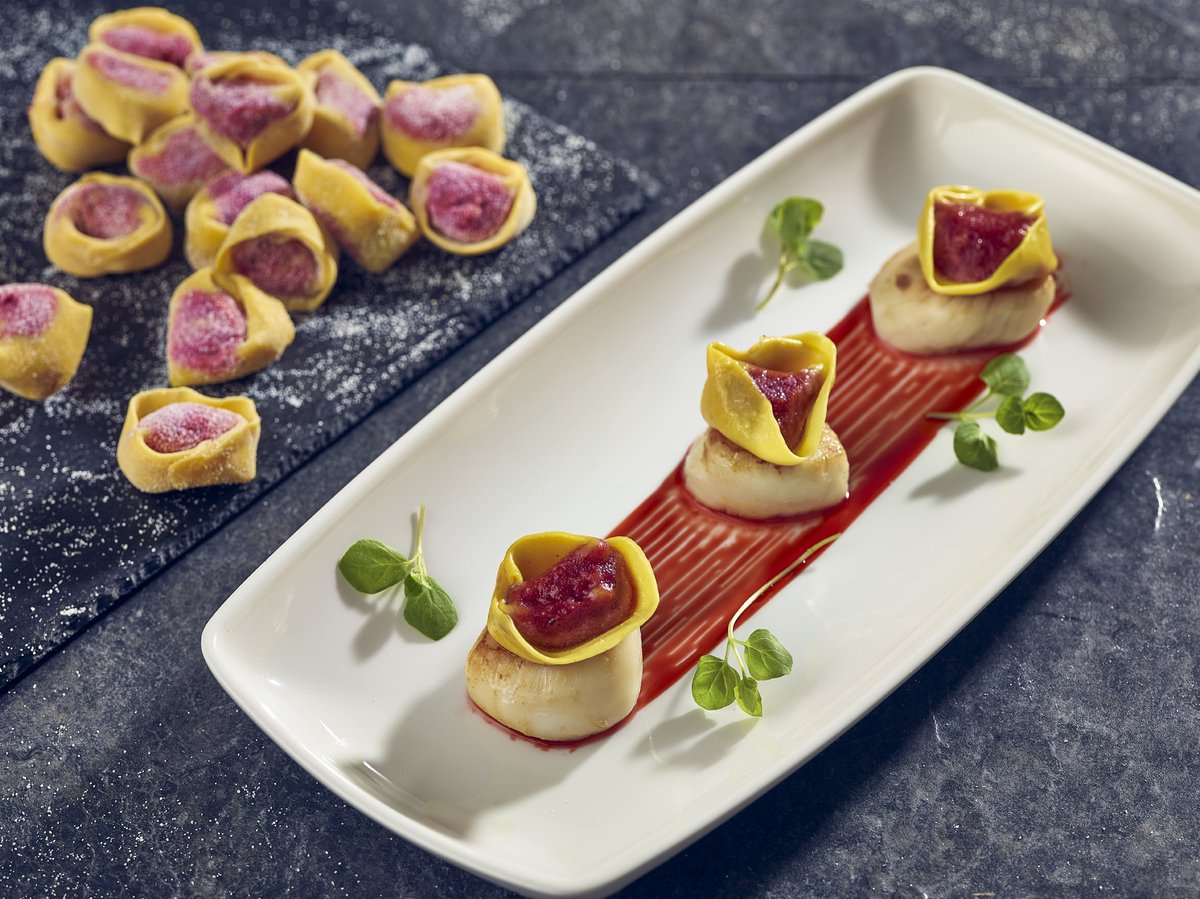 Wild Harvest (@wildharvestuk) on Twitter photo When it comes to innovation and creativity, our chefs are second to none.
Whoâd have thought our delicious beetroot tortellini & <a href="/mjseafood/">M&J Seafood đ</a> scallops would pair so perfectly together.
The combination delivers on visual appeal & the flavours are a joy to our tastebuds. When it comes to innovation and creativity, our chefs are second to none.
Whoâd have thought our delicious beetroot tortellini & <a href="/mjseafood/">M&J Seafood đ</a> scallops would pair so perfectly together.
The combination delivers on visual appeal & the flavours are a joy to our tastebuds.
