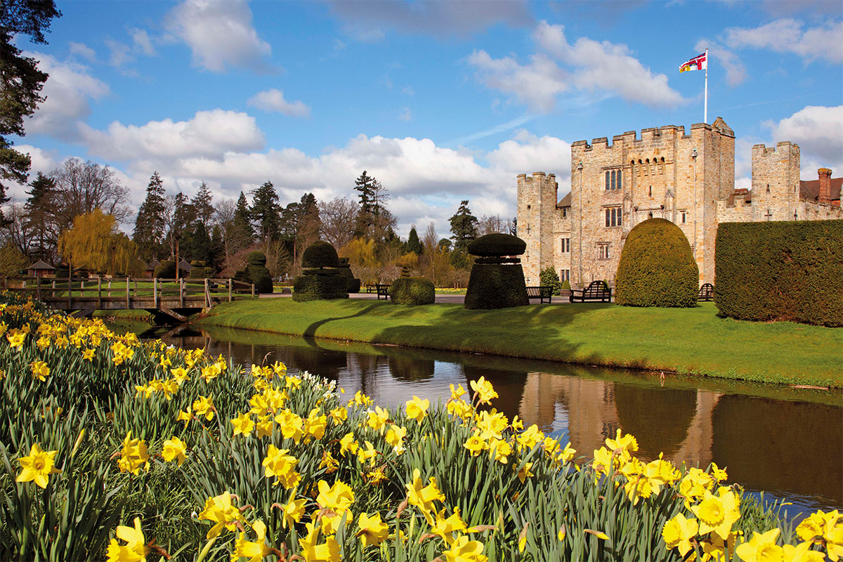 BTravelJournal's tweet photo. Stay the night in a castle and explore enchanting gardens 🏰  🥀 Follow in the footsteps of Anne Boleyn 👑
@hevercastle @thornburycastl @berkeleycastle @SudeleyCastle #travelUK #EscapeTheEveryday #Staycation #castle #anneboleyn #BecomingAnne

https://t.co/kUm98XCXSD https://t.co/2ylGDhDmGN