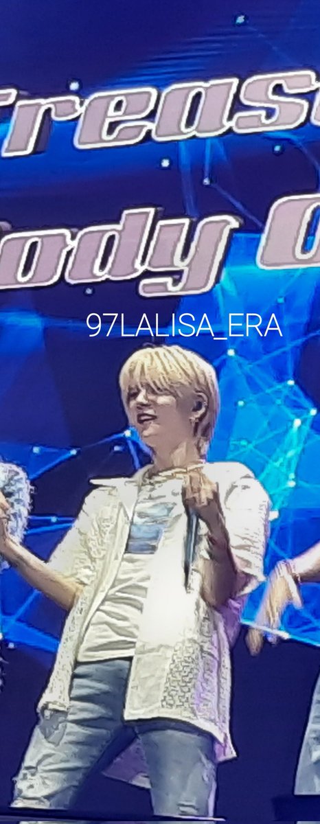 97LALISA_ERA's tweet photo. yoshi enjoying the moment by being naughty 😂 we love you so much! 🙆‍♀️💎 #KpopMasterzinManila2022 
@treasuremembers https://t.co/6fmRUEGXpF