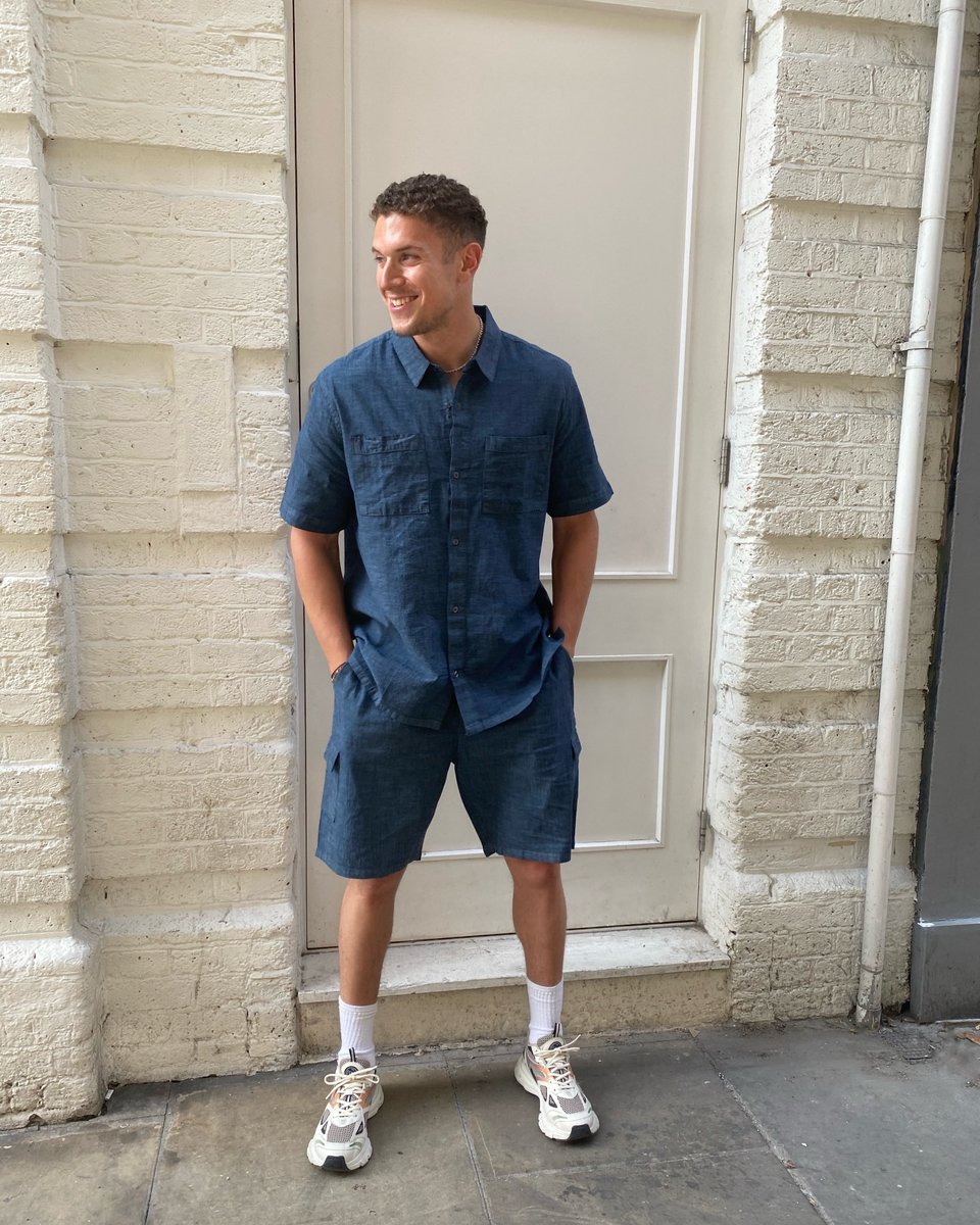 Burton_Menswear's tweet photo. Here's our Social Media Assistant Ted, showing us how to wear a classic summer co-ord ☀️
Get the look here 👇🏽
https://t.co/4BcANhN4LK
Linen Look Utility set 🔎 ABB14127
#burtonmenswear #burtonlondon #hqstyles #style #ootd #linenlooks #trending #mensfashion #summerstaples https://t.co/RwpBigtaPM