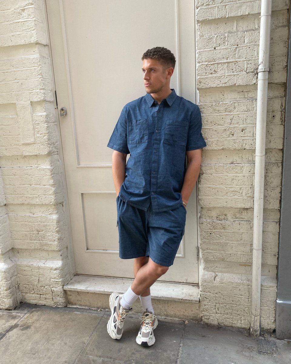 Burton_Menswear's tweet photo. Here's our Social Media Assistant Ted, showing us how to wear a classic summer co-ord ☀️
Get the look here 👇🏽
https://t.co/4BcANhN4LK
Linen Look Utility set 🔎 ABB14127
#burtonmenswear #burtonlondon #hqstyles #style #ootd #linenlooks #trending #mensfashion #summerstaples https://t.co/RwpBigtaPM