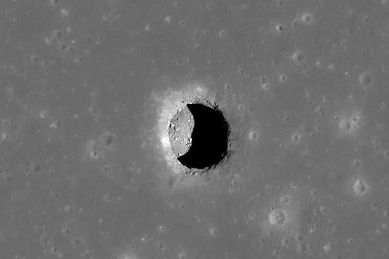 Did you know there are caves on the moon? Now, a team of scientists said this week they've found pits and caves on the moon with a permanent temperature of 63 degrees F (17° C). Comfy! 🌕

Learn more about these caves and pits: earthsky.org/space/moon-cav…

📸 NASA/ GSFC/ ASU/ UCLA.