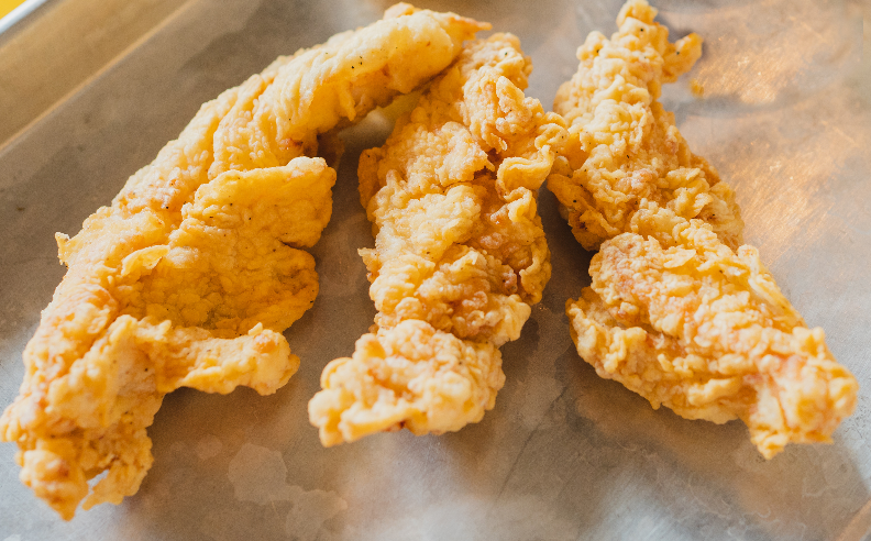 bumblebeeskbbq's tweet photo. Whether you are 6 or 26 you can't go wrong with chicken strips! Try our new Jumbo strips and dip them in one of our signature sauces

Food hack, order some cheese corn and dip it in there 🤫

#utah #foodies #food #friedchicken https://t.co/SbN8ouHJfj