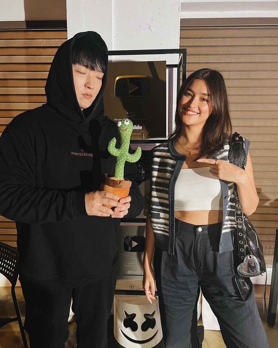 headlinermnl's tweet photo. #LizaSoberano South Korea Photo Dump (Part 1)
✨ #EXID's #HANI
✨ the cast of "Not Hocance But Scance". (#Soyou, #WonYeji, #NicoleJung, #KangJiyoung)
✨ Tiktok beatbox star #JCop
✨ #Winner #LeeSeunghoon https://t.co/dMGSJk7sj3
