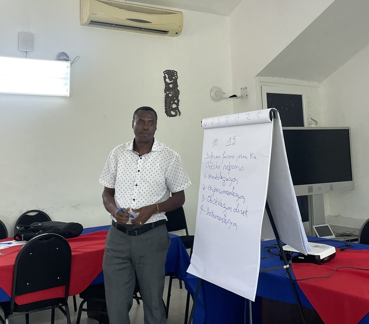 EDjeride's tweet image. Nan lide pou n sispann fè lekòl k ap repwodui #Inegalite, mwen kontinye reprezante @MITHaiti nan gwo konbit sa a @ReferansH ap òganize pou ede kèk #Pwofesè jwenn fòmasyon. @MENFP_Education, @nesmymanigat , @MichelDeGraff #TwazyèmJounen