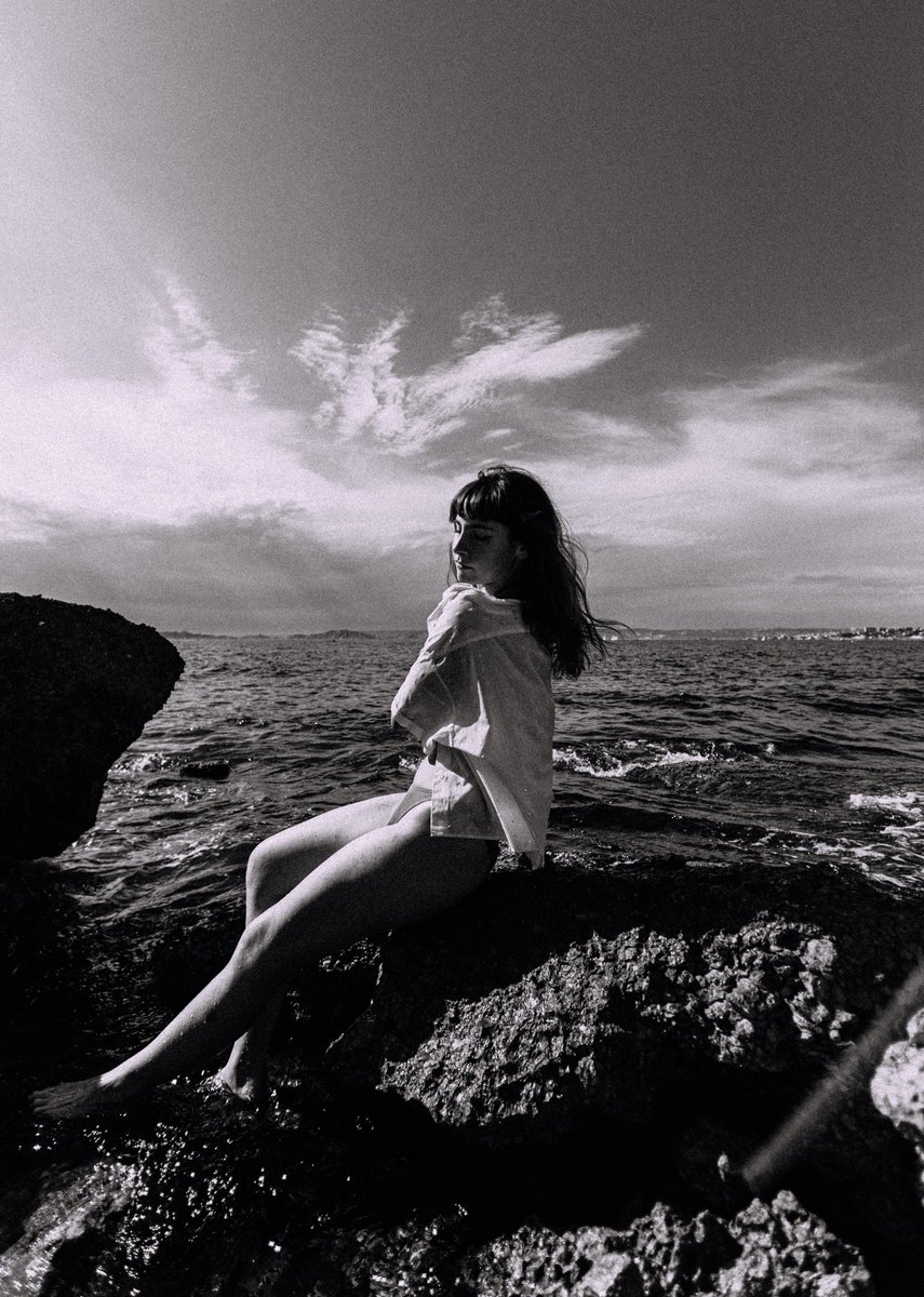 On m'a demandé un shoot à 23h la veille, on a fait ce qu'on pouvait ! 🕺

ça ferait plaisir si vous partagiez, je suis grave content de cette série , merciii ✨🫶