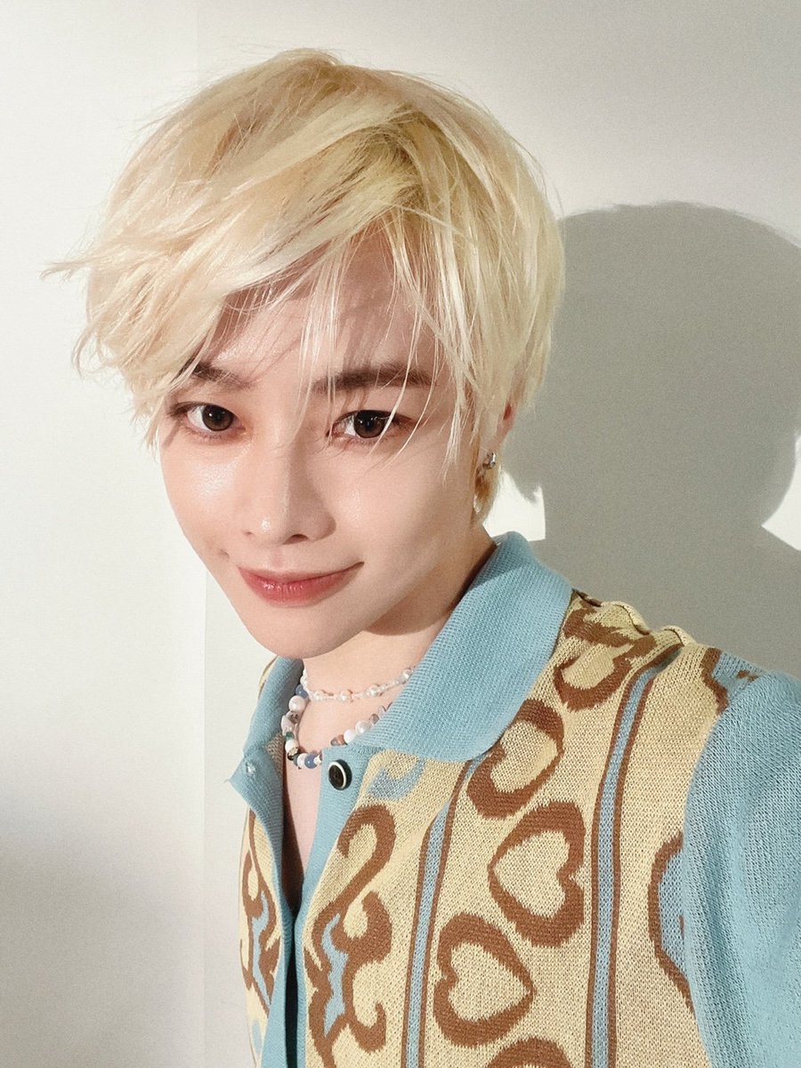 HanbinNicholas's tweet photo. Ủa tín hiệu vũ trụ hay gì?? Ảnh của Bin với vid của Nicho đều được up vào hôm nay luôn é😶
NichoBin mãi mận mãi kem🤟🤟🤟
©️simpforyixiang
#NICHOBIN 
#NICHOBINFOREVER https://t.co/CWWrjhKr8l