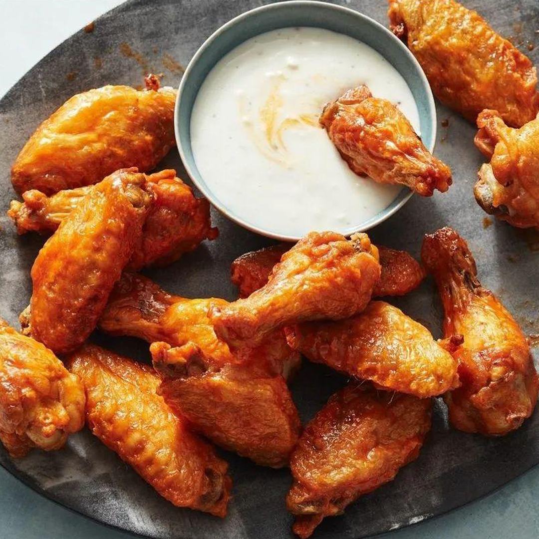 HVRanch's tweet photo. It wouldn’t be #NationalChickenWingDay without the ranch! 👯♀️Here are some of our favorite fan photos to celebrate the occasion. Show us how you #StopWingWaste by tagging us in your ranch + wing photos!
📷via Instagram: chrisloveskee, serenaadkins, lucygoose2k, livelaughketo https://t.co/Cjh3SfPENw