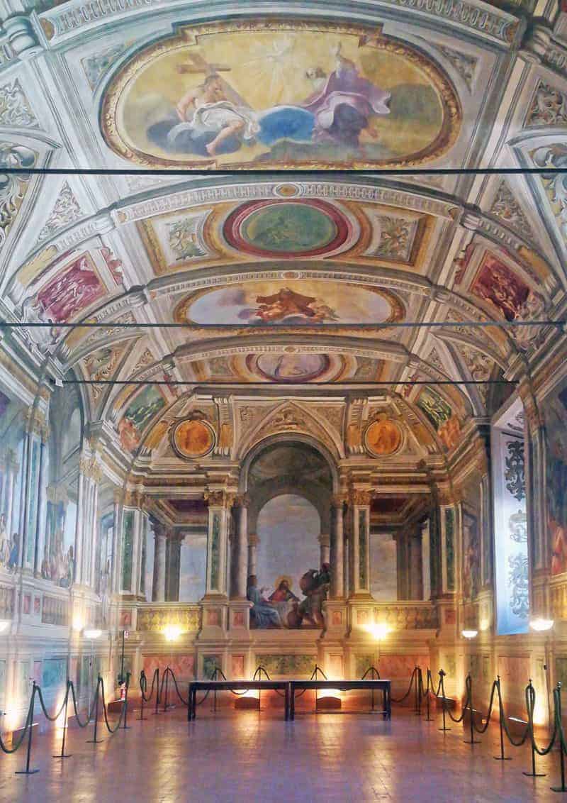 Le Réfectoire du couvent de Trinité-des-Monts , joyau du patrimoine des Pieux Établissements de la #France 🇫🇷 à #Rome et à Lorette, peint en 1694 par le père #Jésuite Andrea Pozzo, est une merveille du trompe l’œil, un chef d’œuvre d’illusion typique du #baroque romain! #Art