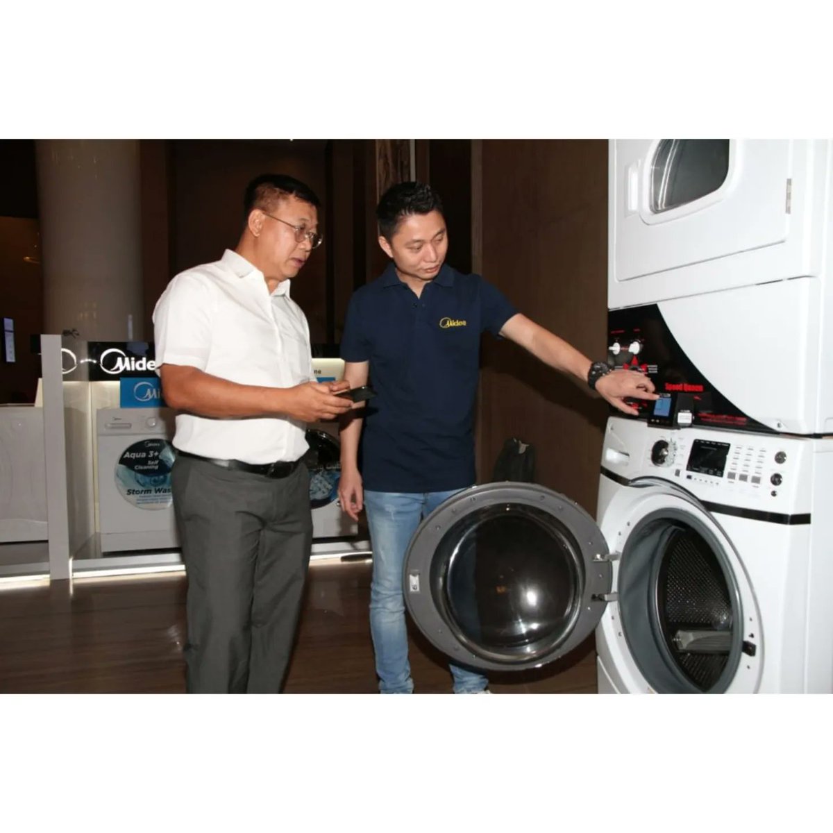 smartvending_id's tweet photo. Selain peluang emas di Food and Beverage, kalian pemilik usaha laundry akan turut berbahagia.  
Bagaimana tidak, kini  berbagai jenis mesin laundry dapat menjadi usaha yang nonstop bekerja selama 24/7. https://t.co/aiksGeG22J
