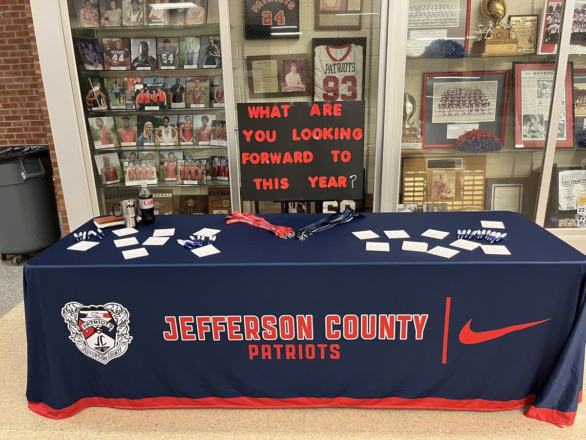 rcampbell1008's tweet photo. Ready to welcome our @JeffCoTNSchools teachers this morning to kick off a great year! Thanks DLT and CO staff for all your hard work https://t.co/RQQ1gi5thU