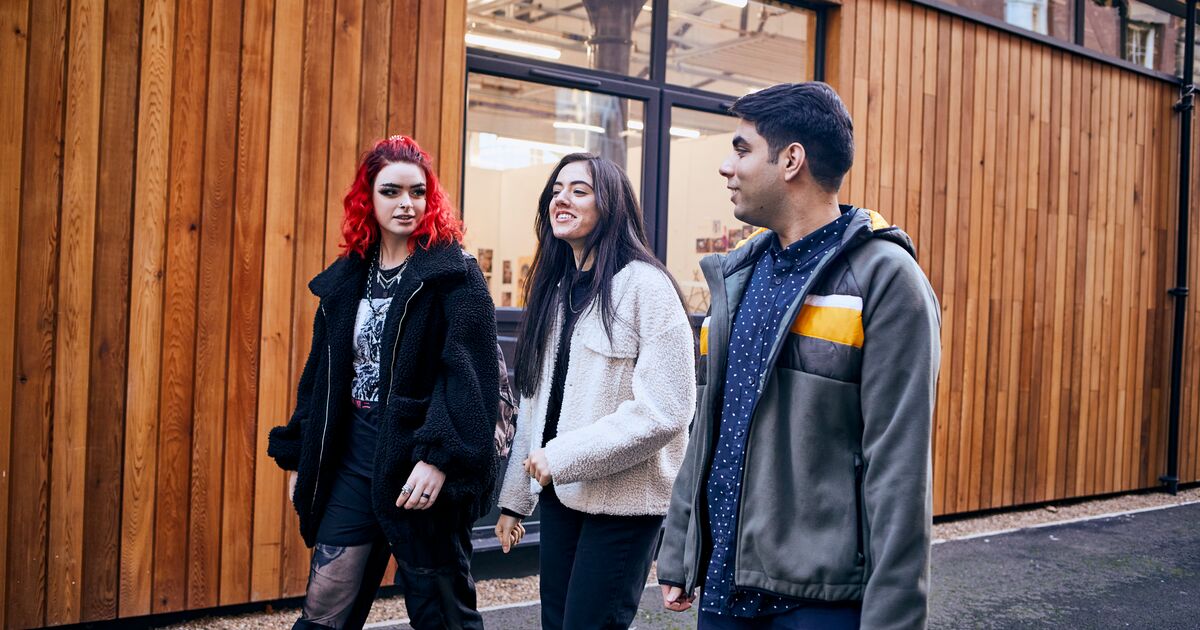 HallamUniNews's tweet photo. Sheffield Hallam is in the top ten of all universities in the country for the overall number of graduates in highly skilled employment or further study 15 months after graduation, according to new data from @ukhesa. Read more 👇 https://t.co/BmbCMdJY17 https://t.co/jAvJgvORGU
